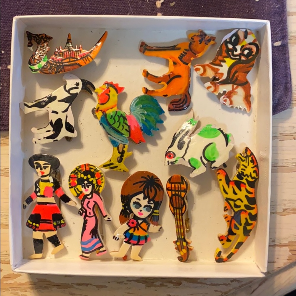 Vtg. hand painted decorative safety pin brooches
